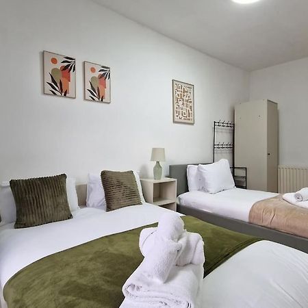 2 Bedroom Apartment Near Station Лондон Экстерьер фото