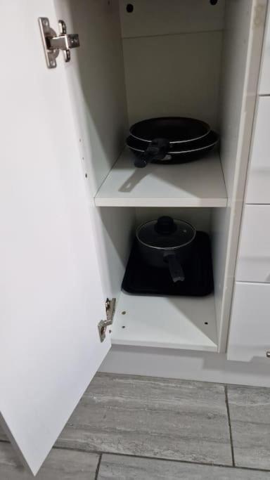 2 Bedroom Apartment Near Station Лондон Экстерьер фото