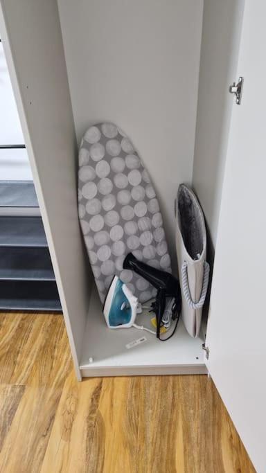 2 Bedroom Apartment Near Station Лондон Экстерьер фото
