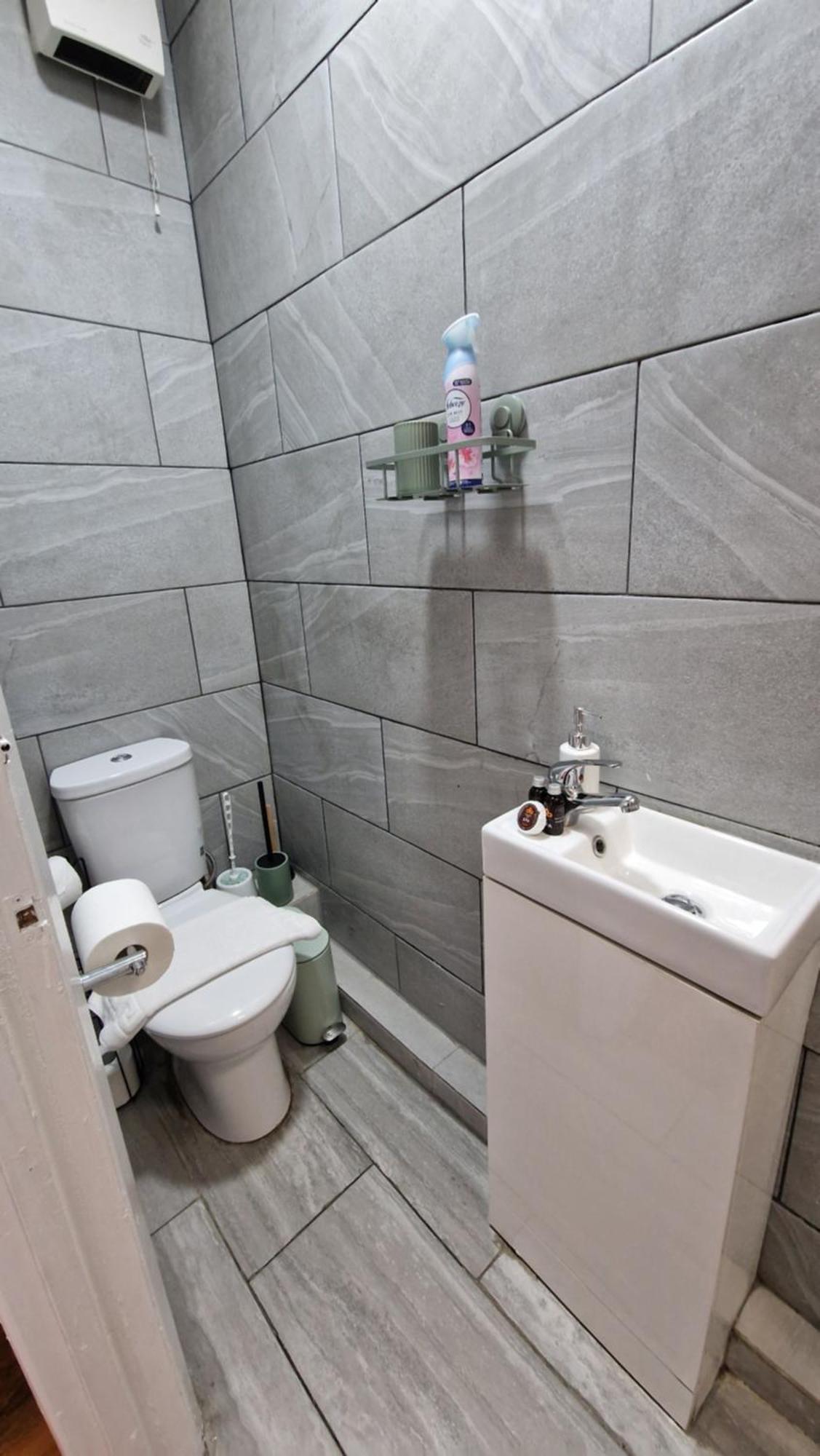 2 Bedroom Apartment Near Station Лондон Экстерьер фото